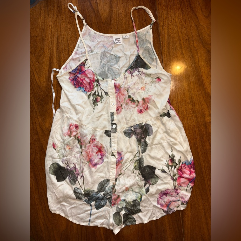 Women’s Some Days Lovin Romper Size Medium